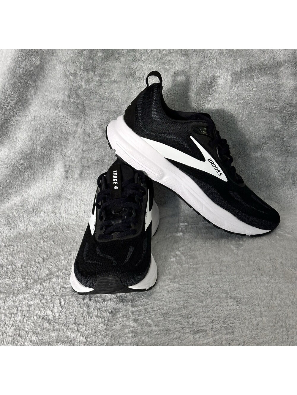 Brooks Trace 4 Women's Running Shoes Black Grey White 120441 1B 090 Size 8.5 NEW